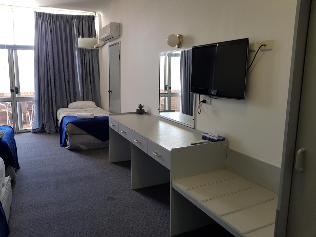 Seabreeze Beach Hotel Саут-Уэст-Рокс Экстерьер фото